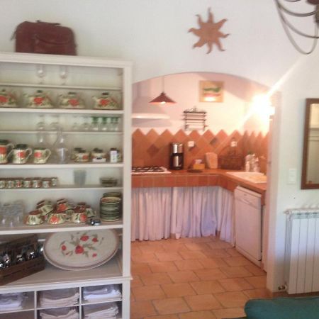 L'Abri Du Poete Bed & Breakfast Besse-sur-Issole Dış mekan fotoğraf