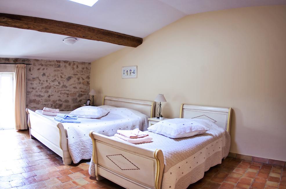 L'Abri Du Poete Bed & Breakfast Besse-sur-Issole Oda fotoğraf