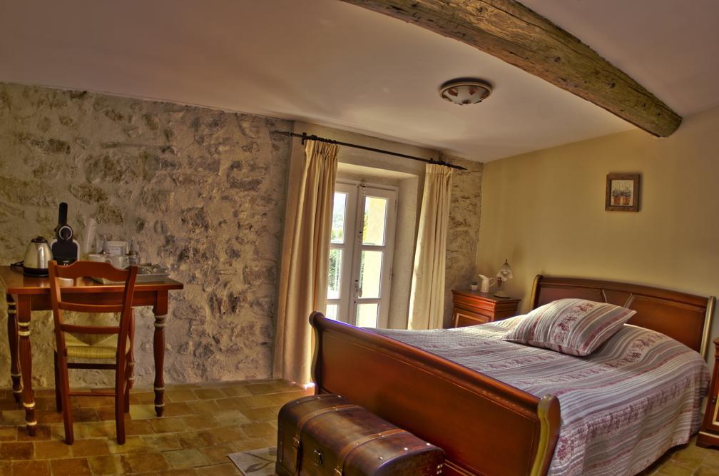 L'Abri Du Poete Bed & Breakfast Besse-sur-Issole Oda fotoğraf