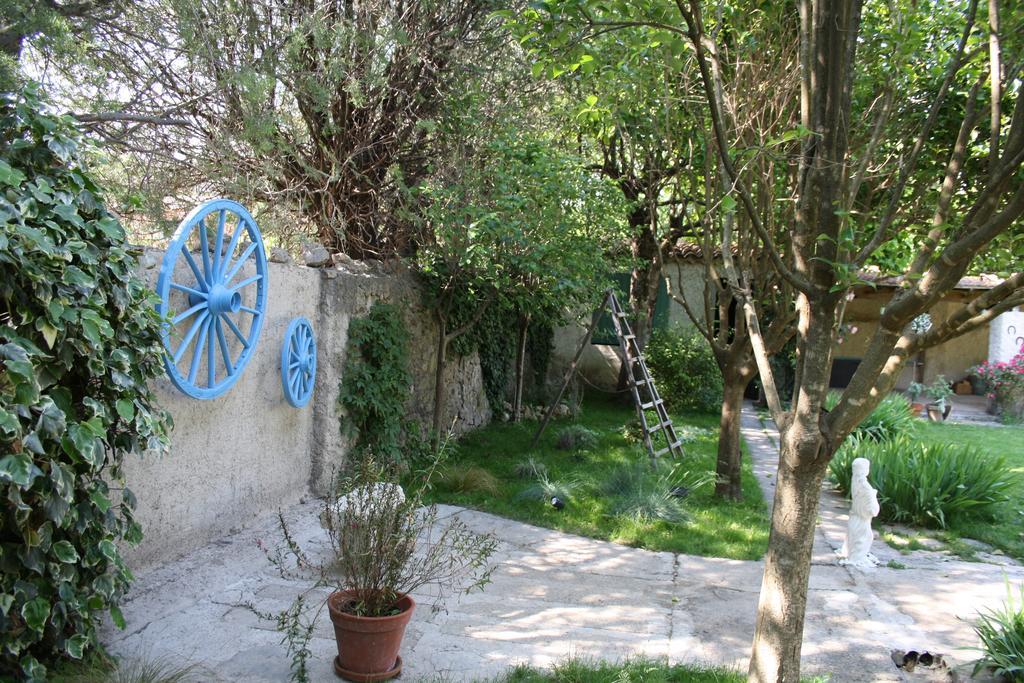 L'Abri Du Poete Bed & Breakfast Besse-sur-Issole Dış mekan fotoğraf