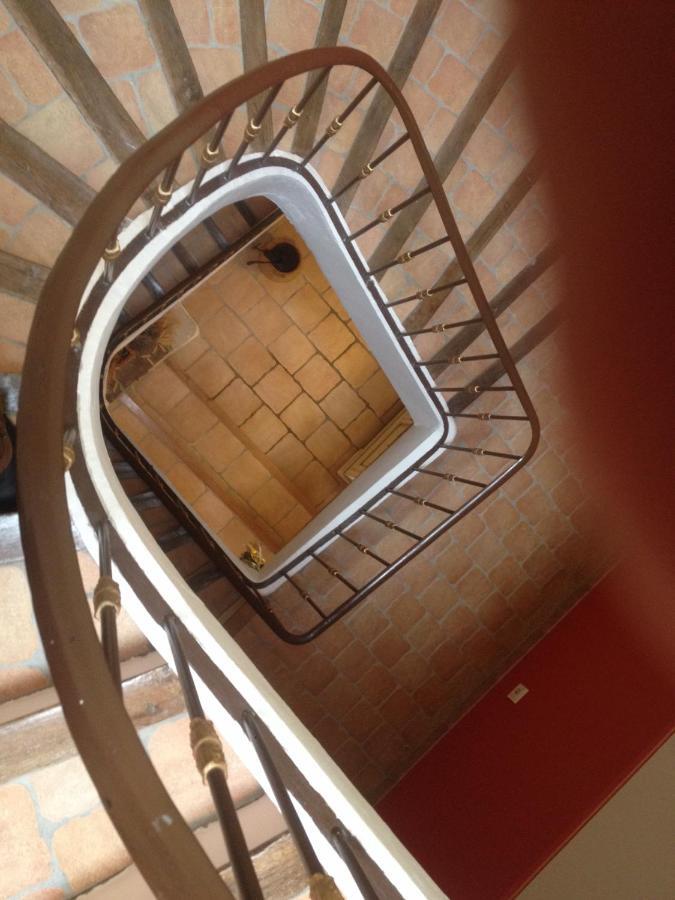 L'Abri Du Poete Bed & Breakfast Besse-sur-Issole Dış mekan fotoğraf